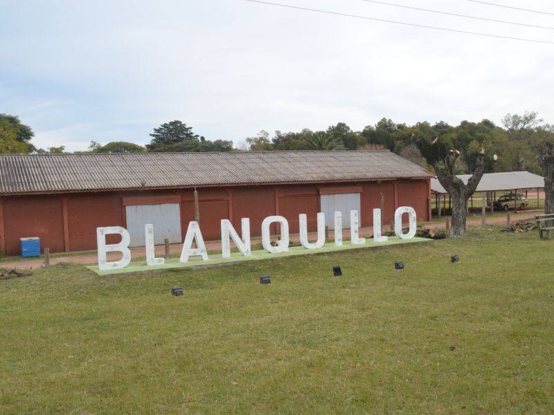 letras corp u00f3reas y monumento al tren  blanquillo  prensa idd  